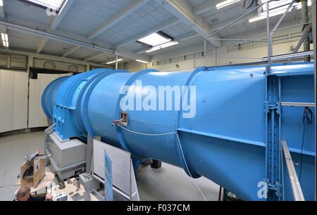 Bremen, Germania. 04 Ago, 2015. Una vista esterna di una galleria del vento in corrispondenza della tubazione del costruttore di aeromobili Airbus a Bremen, Germania, 04 agosto 2015. Foto: Carmen Jaspersen/dpa/Alamy Live News Foto Stock