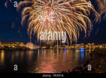 Sinfonia annuale Splash fuochi d'artificio su Harbor-Victoria interna, British Columbia, Canada. Foto Stock