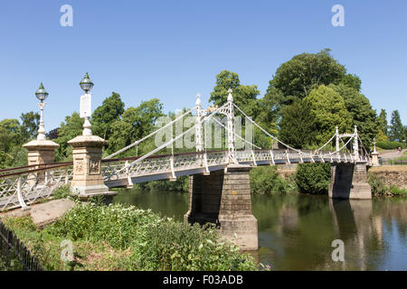 La Victoria ponte pedonale che attraversa il fiume Wye a Hereford, Herefordshire, England, Regno Unito Foto Stock