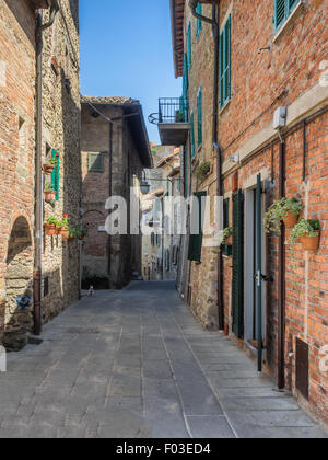 Città vecchia a Passignano sul Trasimeno Umbria, Italia Foto Stock