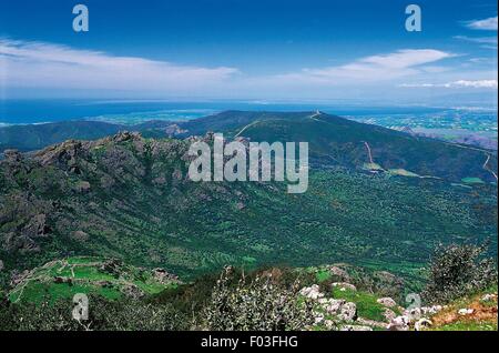 Italia - Regione Sardegna - Costa Verde - il Monte Arcuentu e il Golfo di Oristano in background. Foto Stock