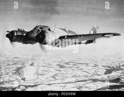 'Bristol' Beaufighter. 'Bristol' tipo 156. "La risposta alla notte Raider". Due 'Bristol' Ercole con valvole a fodero, 1.600 h.p. motori. Originariamente progettato come di tutto il mondo più formidabile di notte-fighter, è stato sviluppato come un giorno fighter, bombardiere, siluro e portante a lungo raggio aerei di ricognizione. 1940. Foto Stock