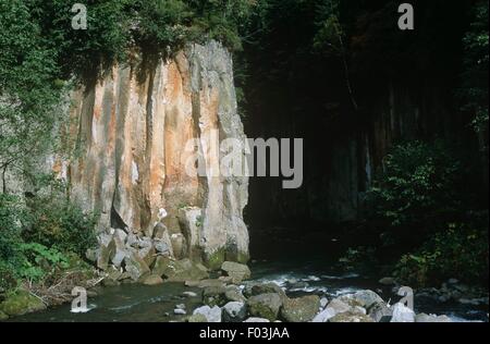 Giappone - Hokkaido - Daisetsuzan National Park - Sounkyo Gorge, Obako roccia di fiume Ishikari. Foto Stock