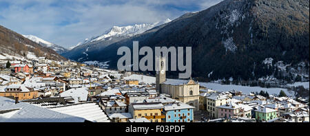 L'Italia,Lombardia,Alpi Retiche,Valle Camonica,Parco Regionale dell'Adamello montagne e Temù - Ponte di Legno area sci da Vezza Foto Stock