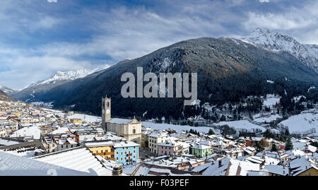 L'Italia,Lombardia,Alpi Retiche,Valle Camonica,Parco Regionale dell'Adamello montagne e Temù - Ponte di Legno area sci da Vezza Foto Stock