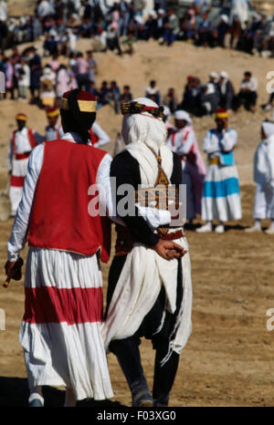 L uomo e la donna in abiti tradizionali, Matmata festival berbero, Tunisia. Foto Stock