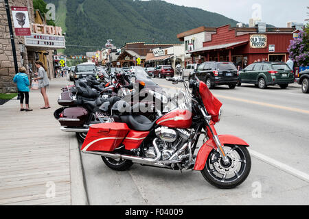 Lusso Мodern motocicletta sulla strada del vecchio West city, Jackson, Wyoming negli Stati Uniti. Foto Stock