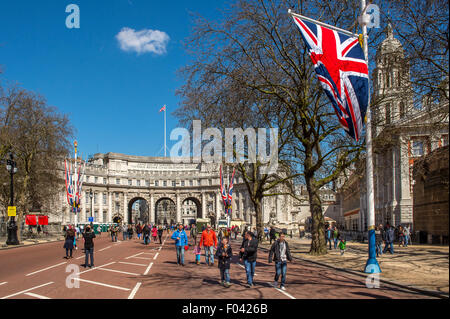 Admiralty Arch nella parte superiore del centro commerciale della città di Londra, Inghilterra. Foto Stock