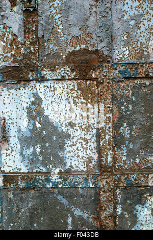 Rusty porta, Mukesh Mill, Mumbai, Maharashtra, India. Foto Stock