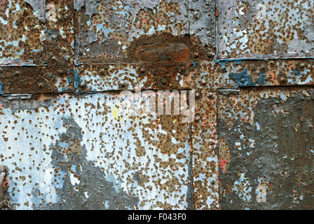 Rusty porta, Mukesh Mill, Mumbai, Maharashtra, India. Foto Stock