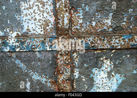 Rusty porta, Mukesh Mill, Mumbai, Maharashtra, India. Foto Stock