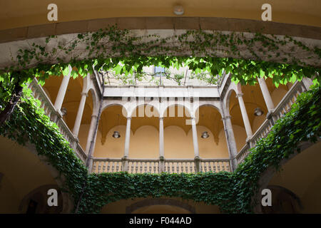 Il tenente's Palace (El Palau del Lloctinent) cortile a Barcellona, in Catalogna, Spagna Foto Stock