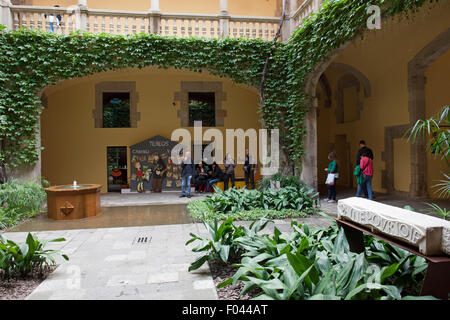 Il tenente's Palace (El Palau del Lloctinent) cortile a Barcellona, in Catalogna, Spagna Foto Stock