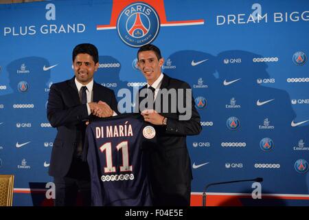 Parigi, Francia. 06 Ago, 2015. Parigi St German introdurre la nuova firma di Nasser Al Khelaifi (pdt PSG) a Angel di Maria (PSG) - Shrangi Hotel in Parigi. Di Maria è stata acquisita dal Manchester United. Credito: Azione Sport Plus/Alamy Live News Foto Stock