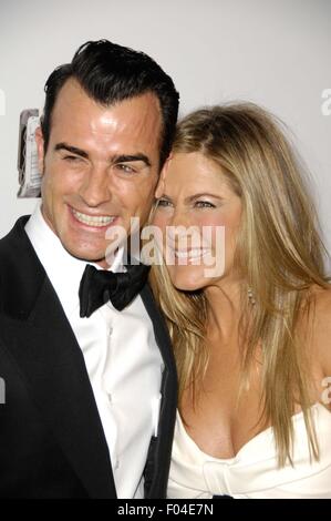 Beverly Hills, in California, Stati Uniti d'America. Il 6 agosto, 2015. FILE - Jennifer Aniston, 46 e JUSTIN THEROUX, 43 erano sposati il Mercoledì 5 Agosto 2015 presso il loro Bel Air, California, secondo gli amici che hanno partecipato alla festa al loro Bel Air home. Nella foto: nov. 15, 2012 - Hollywood, California, Stati Uniti - JUSTIN THEROUX e Jennifer Aniston durante la XXVI edizione American Cinematheque Award Gala in onore di Ben Stiller, svoltasi presso il Beverly Hilton Hotel. Credito: Michael Germana Globo/foto/ZUMAPRESS.com/Alamy Live News Foto Stock