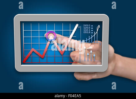 Imprenditore mano analisi sui computer tablet concetto strategico Foto Stock