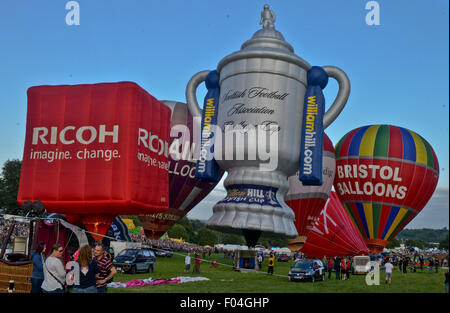 Ashton Court, Bristol, Regno Unito. 06 Ago, 2015. Forme speciali e lancio di palloncino al Balloon Fiesta, Ashton Court, Bristol Credito: Jules annan/Alamy Live News Foto Stock