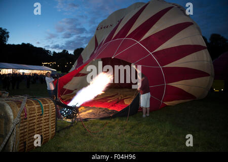 Ashton,UK,6 Agosto 2015Nightglow avviene presso la Bristol International Balloon Fiesta 201 Credito: Keith Larby/Alamy Live News Foto Stock