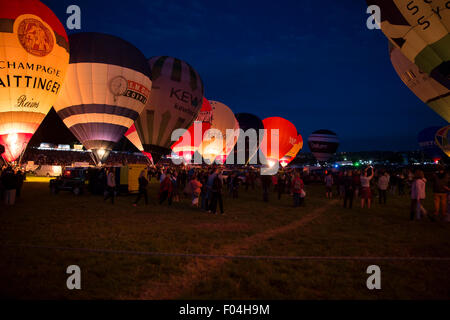 Ashton,UK,6 Agosto 2015Nightglow avviene presso la Bristol International Balloon Fiesta 201 Credito: Keith Larby/Alamy Live News Foto Stock