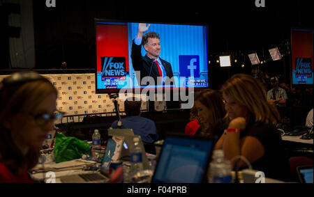 Cleveland, Ohio, USA. 06 Ago, 2015. Il repubblicano dibattito presidenziale è mostrato nella media camera di deposito al dall'Arena Quicken Loans. Credito: Brian Cahn/ZUMA filo/Alamy Live News Foto Stock