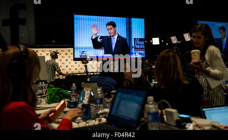 Cleveland, Ohio, USA. 06 Ago, 2015. Il repubblicano dibattito presidenziale è mostrato nella media camera di deposito al dall'Arena Quicken Loans. Credito: Brian Cahn/ZUMA filo/Alamy Live News Foto Stock