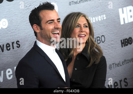 Justin Theroux e Jennifer Aniston frequentare la televisione HBO drama serie 'gli avanzi' premiere presso la NYU Skirball Center su Giugno 23, 2014 a New York City Foto Stock