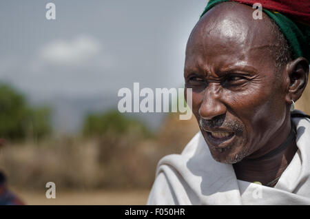 ARBORE, Etiopia, 13 AGOSTO 2014: non identificato uomo vecchio da Arbore Trib . Arbore tribù di persone sono endange Foto Stock