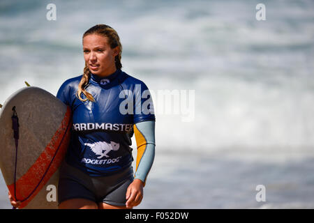 Newquay, Cornwall, Regno Unito. 06 Ago, 2015. Boardmasters 2015 ha ufficialmente dato dei calci a fuori! Cornovaglia la propria surf e music festival ha preso il via oggi a mecca del surf, Fistral Beach con un giorno di surf internazionali Competiitons. Credito: CAMERAFIRM/Alamy Live News Foto Stock