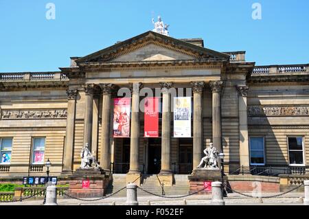 La Walker Art Gallery lungo William Brown Street, Liverpool, Merseyside England, Regno Unito, Europa occidentale. Foto Stock