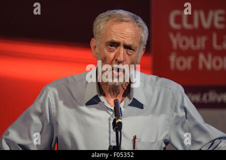 Norwich, Norfolk, Regno Unito. 06 Ago, 2015. Leadership laburista candidato, Jeremy Corbyn, MP in un rally a Norwich, Norfolk Fotografia leadership laburista candidato, Jeremy Corbyn, MP in un rally a Norwich, Norfolk Fotografia Credito: Jason Bye/Alamy Live News Foto Stock