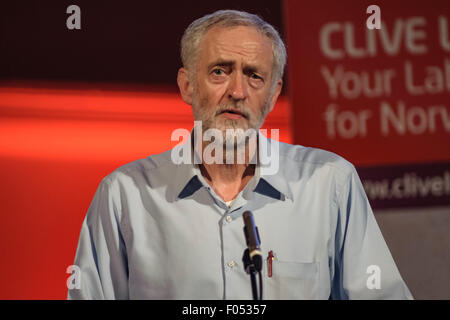 Norwich, Norfolk, Regno Unito. 06 Ago, 2015. Leadership laburista candidato, Jeremy Corbyn, MP in un rally a Norwich, Norfolk Fotografia leadership laburista candidato, Jeremy Corbyn, MP in un rally a Norwich, Norfolk Fotografia Credito: Jason Bye/Alamy Live News Foto Stock