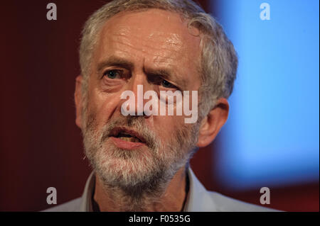 Norwich, Norfolk, Regno Unito. 06 Ago, 2015. Leadership laburista candidato, Jeremy Corbyn, MP in un rally a Norwich, Norfolk Fotografia leadership laburista candidato, Jeremy Corbyn, MP in un rally a Norwich, Norfolk Fotografia Credito: Jason Bye/Alamy Live News Foto Stock