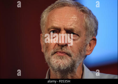 Norwich, Norfolk, Regno Unito. 06 Ago, 2015. Leadership laburista candidato, Jeremy Corbyn, MP in un rally a Norwich, Norfolk Fotografia leadership laburista candidato, Jeremy Corbyn, MP in un rally a Norwich, Norfolk Fotografia Credito: Jason Bye/Alamy Live News Foto Stock