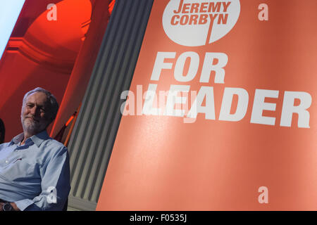 Norwich, Norfolk, Regno Unito. 06 Ago, 2015. Leadership laburista candidato, Jeremy Corbyn, MP in un rally a Norwich, Norfolk Fotografia leadership laburista candidato, Jeremy Corbyn, MP in un rally a Norwich, Norfolk Fotografia Credito: Jason Bye/Alamy Live News Foto Stock