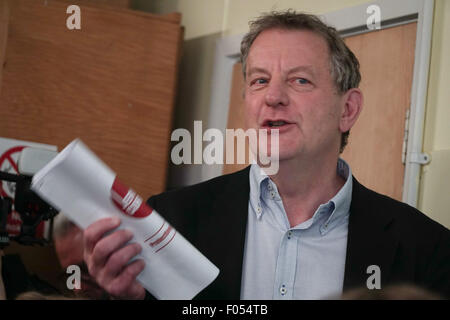 Londra, UK, 7 agosto 2015 ; leadership laburista contender, Jeremy Corbyn MP lanciare la sua politica per l'ambiente a Camley Street Natura Park, King Cross a Londra. Foto di credito: Vedere Li/Alamy Live News Foto Stock