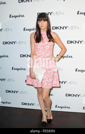 Modello Parsons Lilah permanente al passo e ripetere il bordo in corrispondenza di DKNY evento. Foto Stock