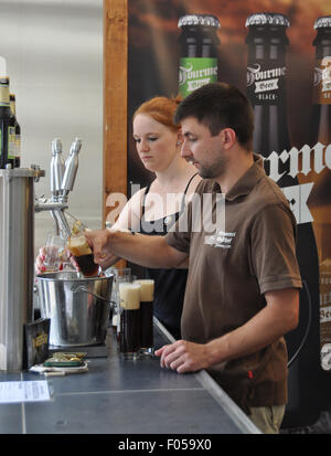 Berlino, Germania. Il 7 agosto, 2015. Circa 340 fabbriche di birra da 87 paesi servirà circa 2.400 tipi diversi di birra all'interno del XIX International Berlin - Festa della Birra - Biermeile, Berlino, Germania, il 7 agosto 2015. Credito: CTK/Alamy Live News Foto Stock