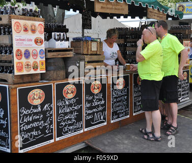 Berlino, Germania. Il 7 agosto, 2015. Circa 340 fabbriche di birra da 87 paesi servirà circa 2.400 tipi diversi di birra all'interno del XIX International Berlin - Festa della Birra - Biermeile, Berlino, Germania, il 7 agosto 2015. Credito: CTK/Alamy Live News Foto Stock