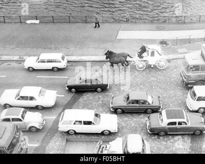 Geografia / viaggio, Germania, Amburgo, scene di strada / scena di strada, carrozza di nozze su Willy-Brandt-Strasse, circa 1970, diritti aggiuntivi-clearences-non disponibile Foto Stock