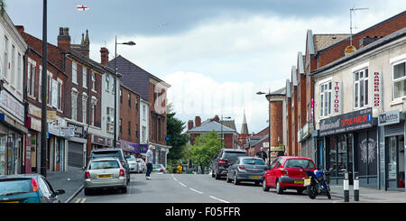 La parte vecchia della città di Oldbury con negozi locali Foto Stock