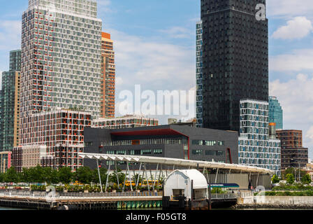 New York City, New York, Stati Uniti, New Modern Glass City Buildings a Hunter's Point, South Park, Long Island City, East River, nuovi edifici newyorkesi Foto Stock