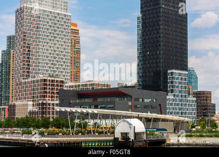 New York City, New York, Stati Uniti, New Modern Glass City Buildings in Hunter's Point, South Park, Long Island City, East River, nuovi edifici newyorkesi, urbanismo america Foto Stock