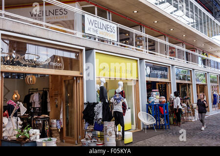 Città del Capo Sud Africa, V & A Victoria Alfred Waterfront, Market on the Wharf, shopping shopper shopping shopping negozi mercato mercati mercato di acquisto sel Foto Stock