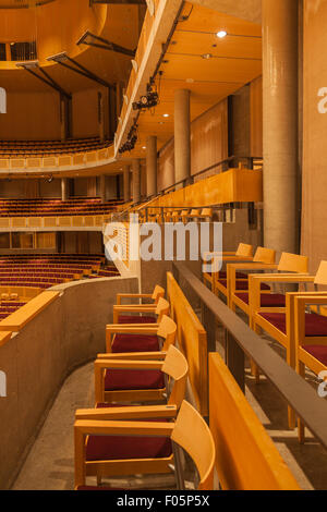 Box posti a sedere in un moderno performing arts theatre Foto Stock