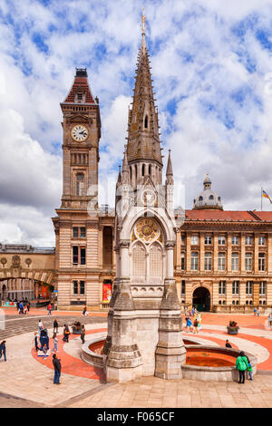 Chamberlain Memorial e Birmingham Museum & Art Gallery, Chamberlain Square, Birmingham, West Midlands, Inghilterra Foto Stock