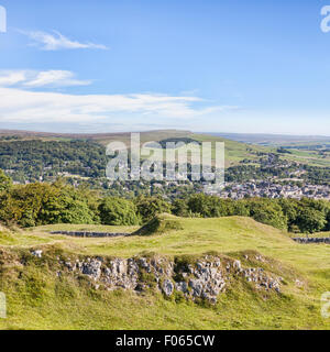 Il Peak District città di Buxton dal Grin bassa e Buxton Country Park, Derbyshire, Inghilterra Foto Stock