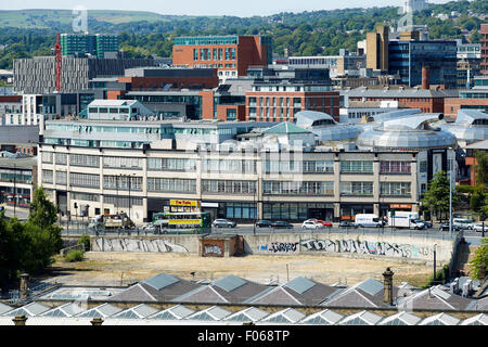 In Sheffield South Yorkshire vista del centro della città i negozi dei tetti di graffiti UK Gran Bretagna British Regno Unito Europa Foto Stock