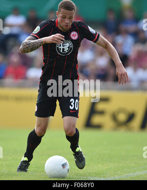 Bremen, Germania. 8 Ago, 2015. Francoforte Castaignos Luc in azione durante la DFB Cup primo turno Bremer SV - Eintracht Francoforte a Bremen, Germania, 8 agosto 2015. Foto: Carmen Jaspersen/dpa (EMBARGO CONDIZIONI - ATTENZIONE: La DFB vieta l'utilizzazione e la pubblicazione di immagini sequenziali su internet e altri media online durante il match (comprese a metà tempo). Attenzione: periodo di bloccaggio! La DFB permette l'ulteriore utilizzazione e la pubblicazione delle immagini per i servizi mobili (soprattutto MMS) e per il DVB-H e DMB solo dopo la fine del match.)/dpa/Alamy Live News Foto Stock