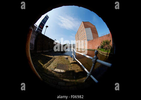 Mulino Brownsfield shot dalla serratura 82 nel nuovo quartiere di Islington, Manchester, Inghilterra. Storicamente parte di Ancoats, l'edificio è parte di Foto Stock