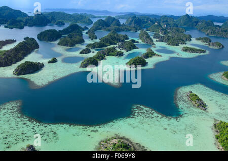 Vista aerea della zona Misool, Misool Raja Ampat, Papua occidentale, in Indonesia, Oceano Pacifico Foto Stock